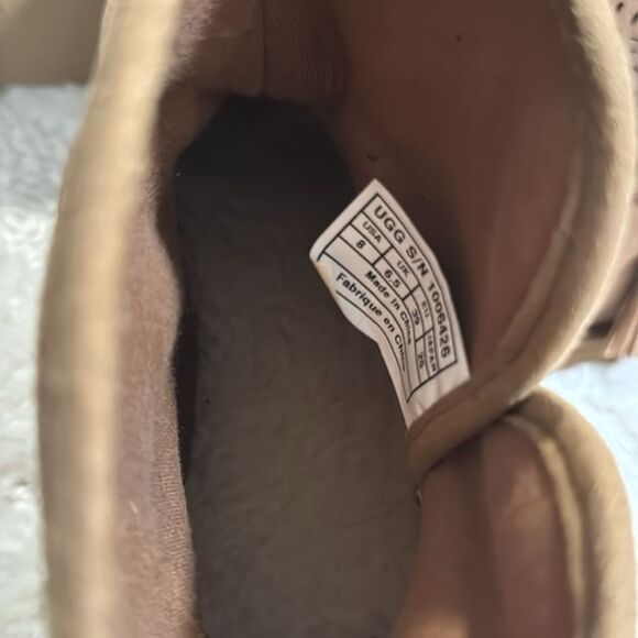 UGG women’s boot, size 8 - Picture 6 of 6